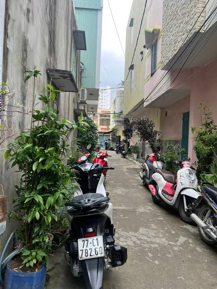 Nhà 2 Tầng Hẻm 2 Phường Nguyễn Văn Cừ Quy Nhơn 24m² giá 2.25 tỷ - Sổ đỏ chính chủ!