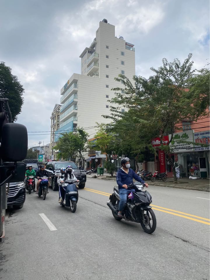 Bán FrontHouse Bà Triệu Huế 78m² giá 10 tỷ - Mặt tiền đẹp, chính chủ!