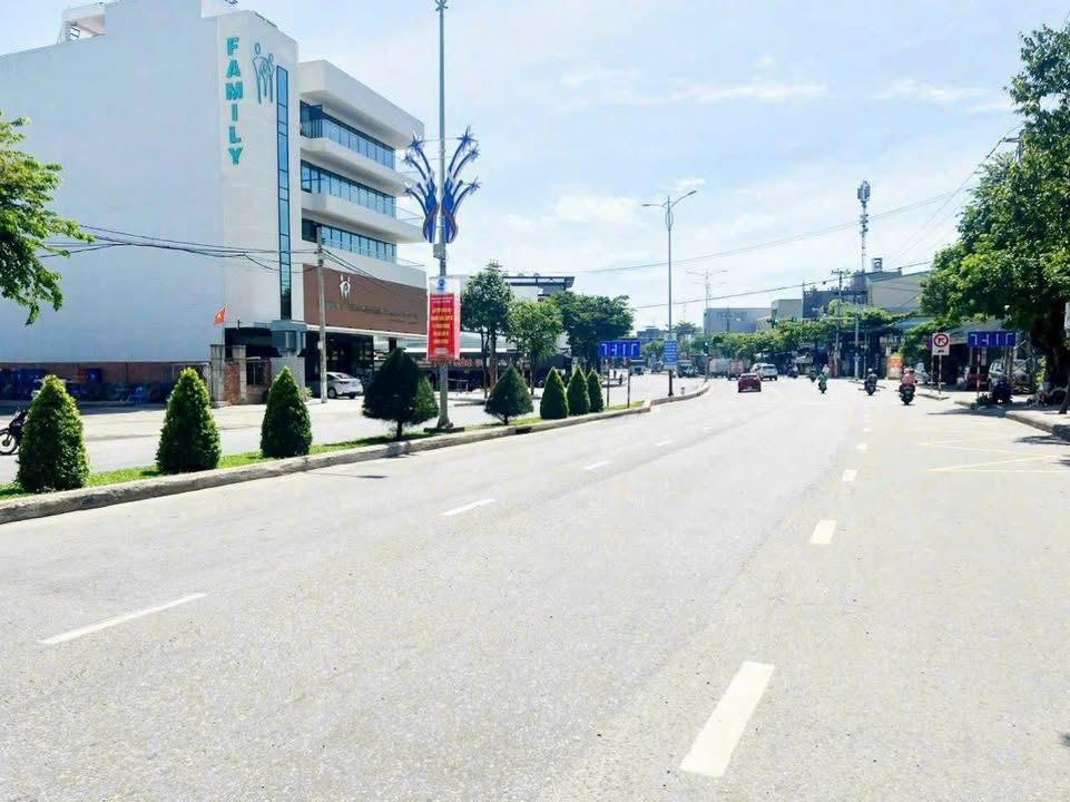 Nhà cấp 4 có gác lửng tại Cách Mạng Tháng 8, Cẩm Lệ - 67m², giá 2.7 tỷ - Sẵn sàng ở ngay!