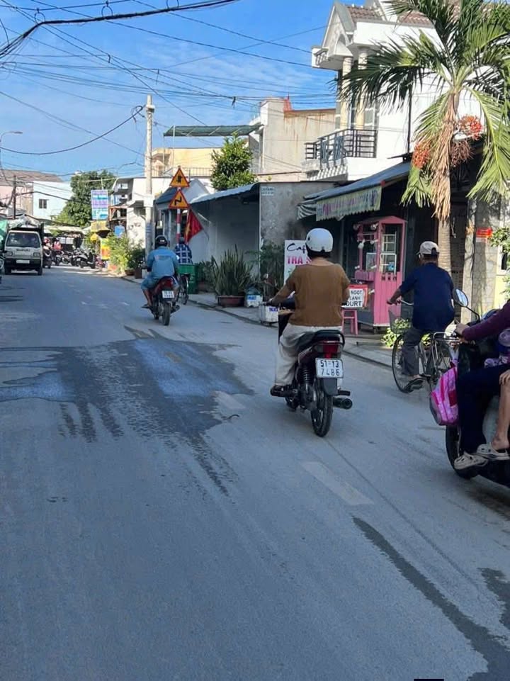 Nhà bán mặt tiền đường Giác Đạo, Trung Chánh 80m² giá chỉ 4.99 tỷ - Vị trí VIP thuận lợi kinh doanh!