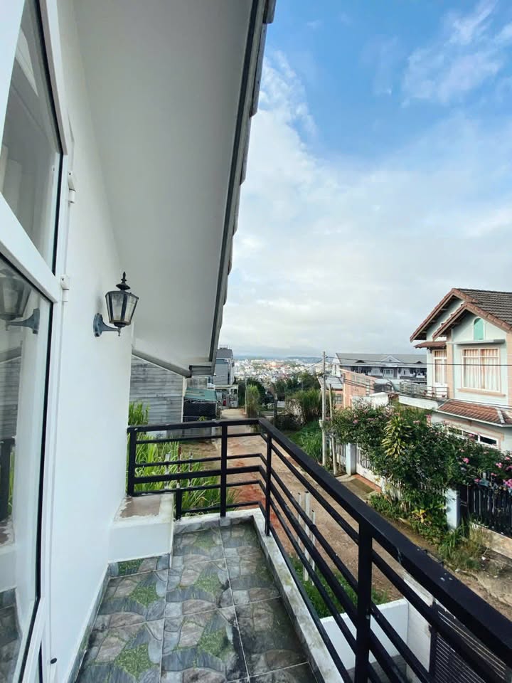 Villa Đà Lạt 120m² giá 9.5 tỷ - Full nội thất cao cấp, vị trí yên tĩnh!