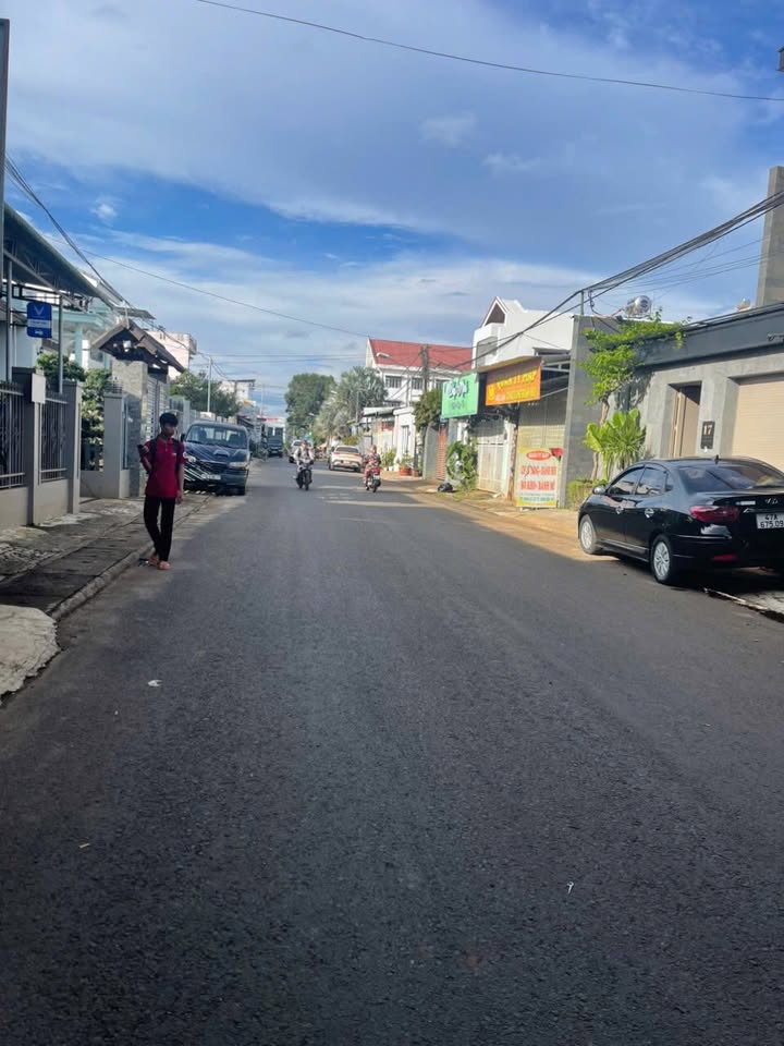 Nhà mặt tiền Lê Hồng Phong, Krông Pắc 210m² giá 5 tỷ - Kinh doanh thuận lợi!