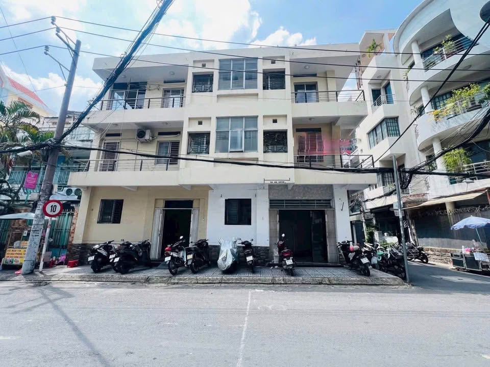 Nhà mặt tiền Đoàn Thị Điểm, Phú Nhuận 12m - Kinh doanh tự do, vị trí đắc địa!