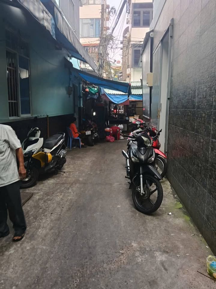 Nhà bán hẻm 325A Nguyễn Duy Dương, Quận 10, 32m² - Tiện xây mới!