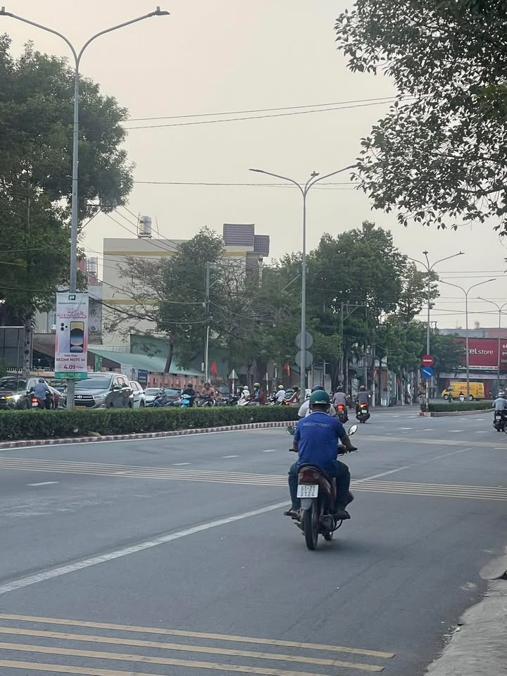 Bán nhà mặt tiền Nguyễn Thị Minh Khai, Thủ Dầu Một 670m² giá 18.5 tỷ - Đầu tư sinh lời ổn định!