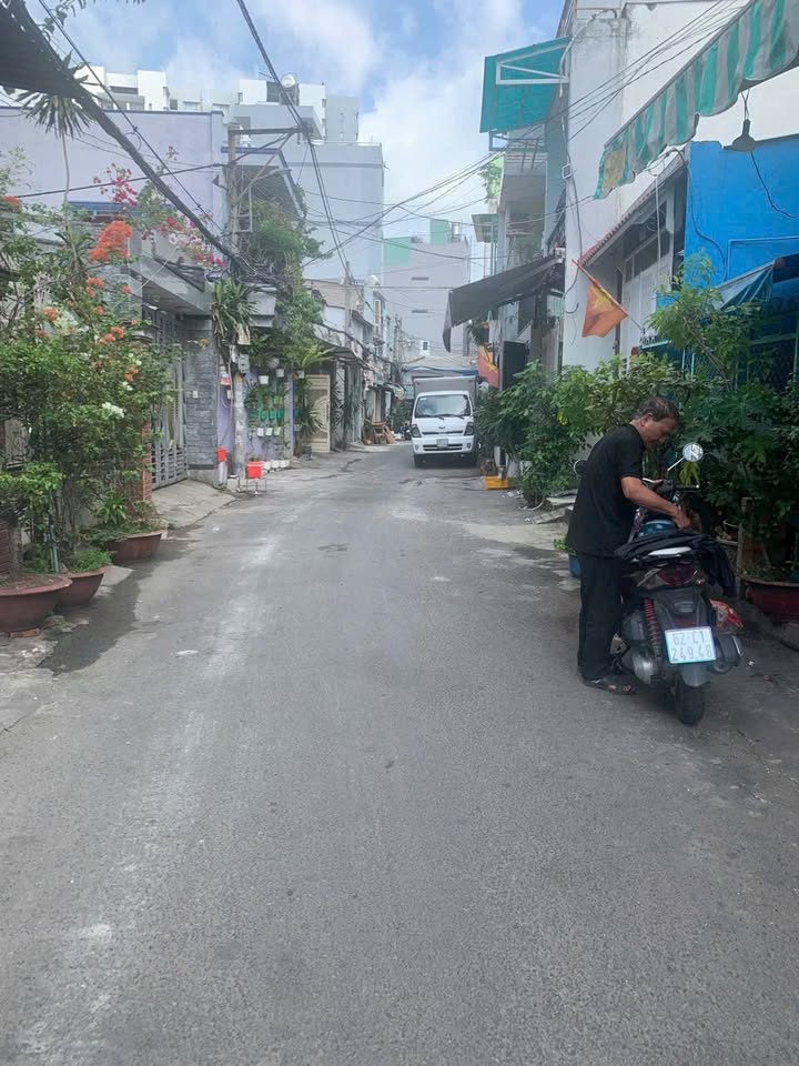 Nhà phố hẻm 151 Lũy Bán Bích, quận Tân Phú, 33.6m² giá 5 tỷ - Thương lượng ngay!