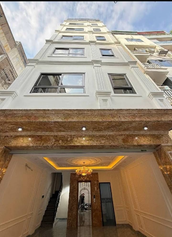 Nhà 7 tầng Phạm Văn Đồng Từ Liêm 48m² giá 18.8 tỷ - Ô tô vào tận nhà!