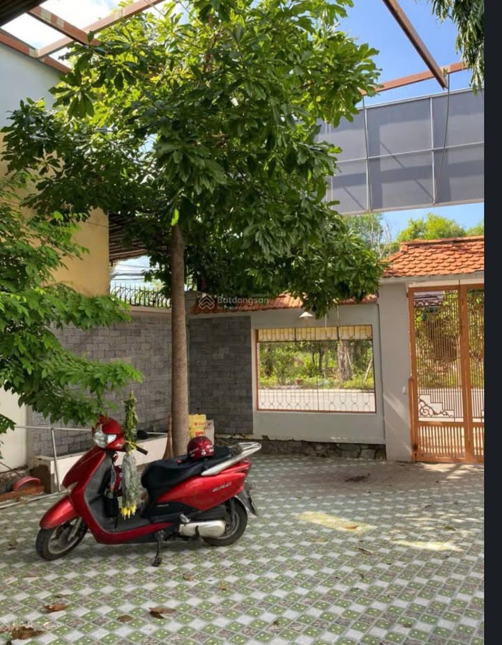 Biệt thự sân vườn cho thuê tại Bình Trưng Đông, Quận 2 - 260m² giá 30 triệu/tháng, lý tưởng cho kinh doanh!