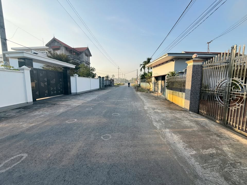 Nhà mặt đường Tân Học, Thái Thụy 200m² giá 3.6 tỷ - Thiết kế hiện đại, chính chủ!