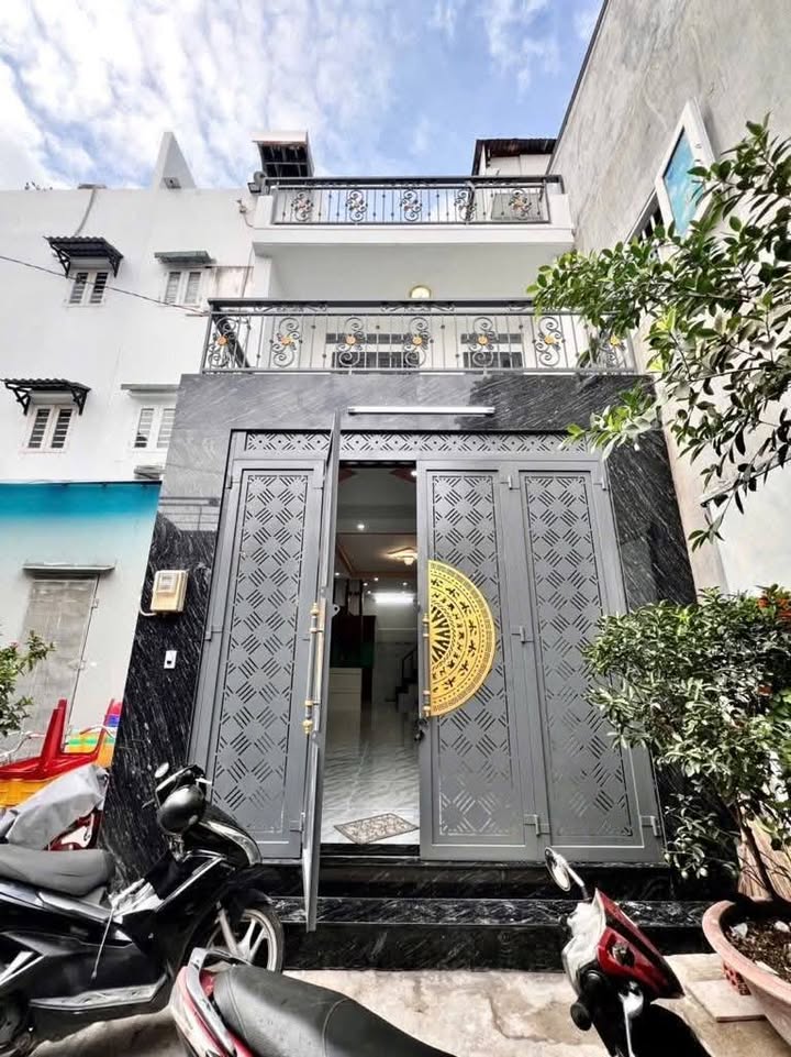 Nhà xen kẹt Tả Thanh Oai 32m² giá 1 tỷ - Vị trí thuận lợi, an ninh tốt!