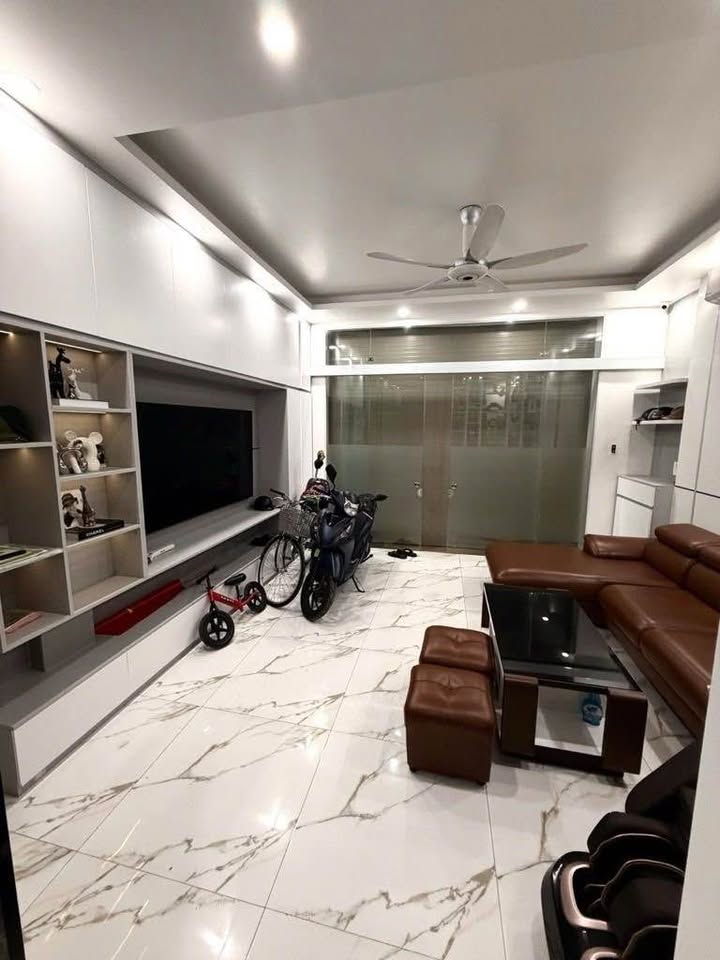 Nhà 6 Tầng Đường Nguyễn Ngọc Nại 36m² giá 16.5 tỷ - Sổ đỏ đẹp, tặng full nội thất!