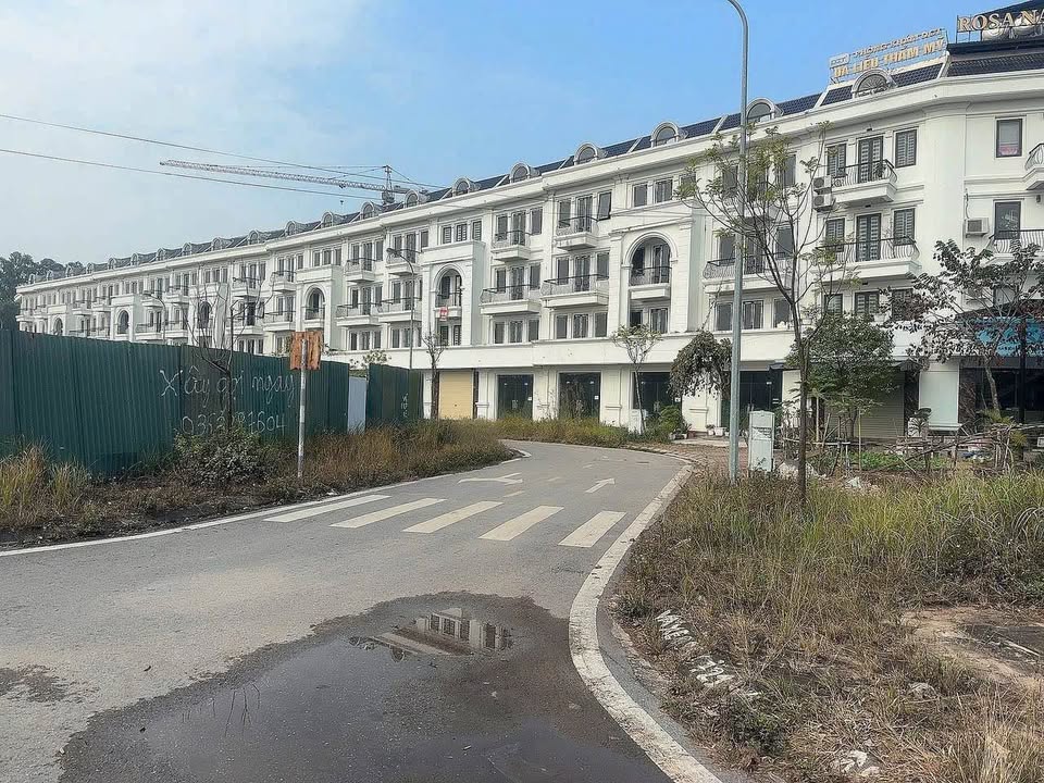 Nhà 5 tầng Vĩnh Yên 106m² giá chỉ 5.7 tỷ - Sổ đỏ chính chủ, công chứng ngay!