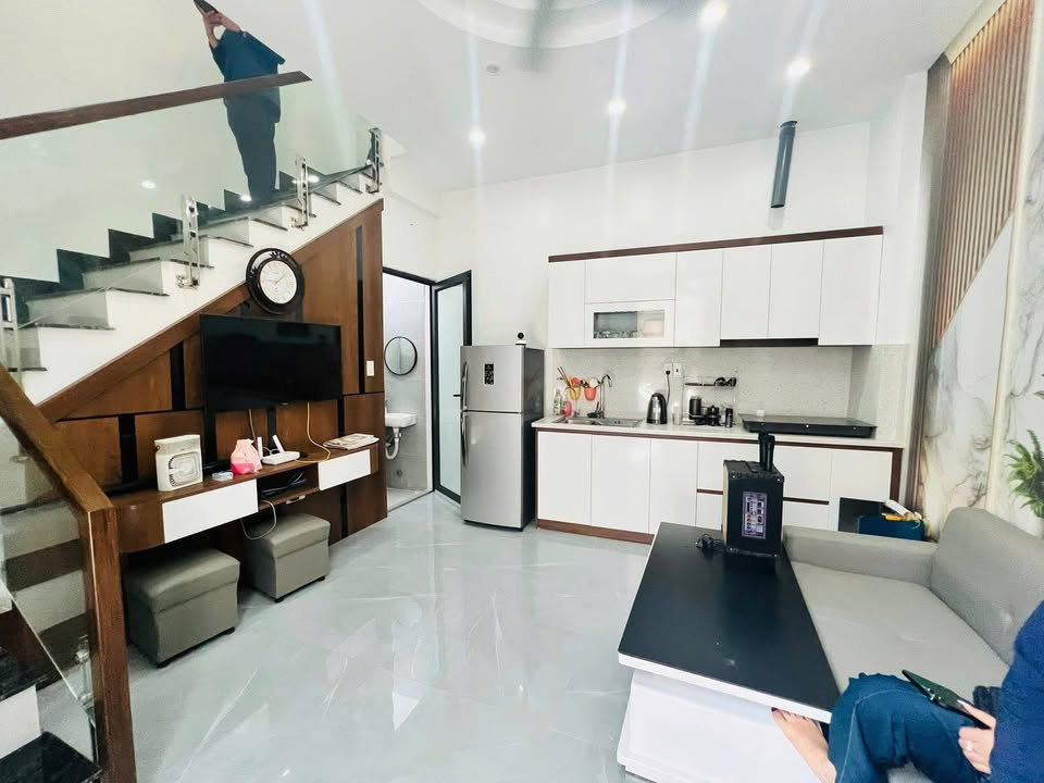 Nhà 3 tầng Hồng Bàng 20m² giá 1.12 tỷ - Full nội thất, sẵn sàng vào ở!