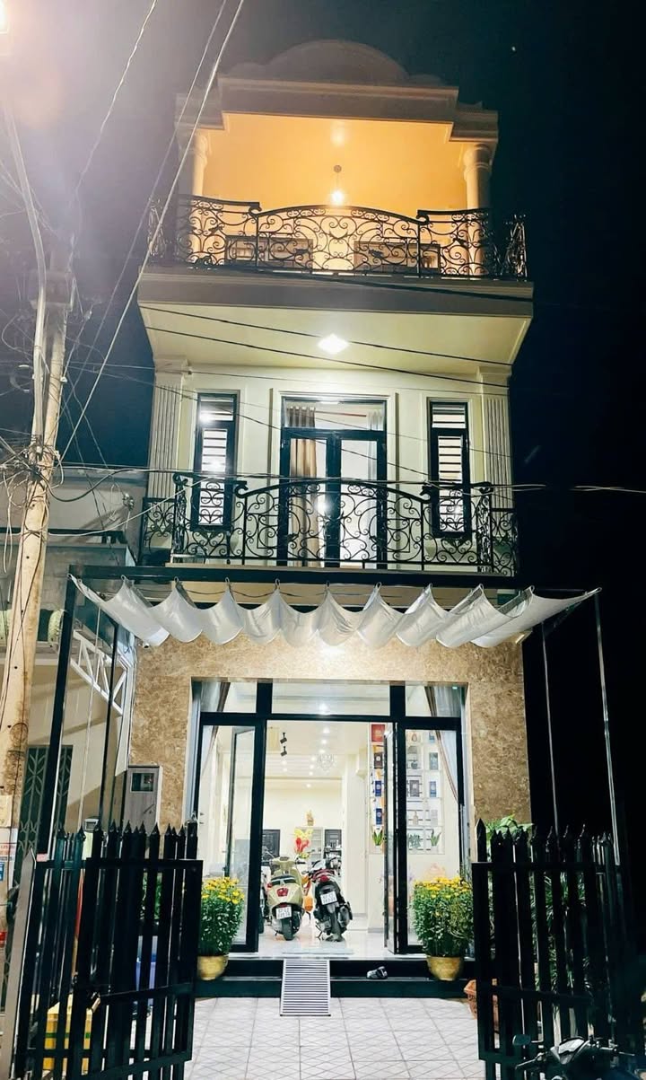 Nhà phố 3 tầng khu dân cư Tây Đại Học, Long Xuyên 72m² giá 3 tỷ - Chính chủ bán gấp!