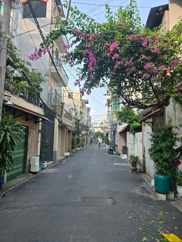 Nhà hẻm 958 Lạc Long Quân 51.6m² giá 7 tỷ - Chính chủ bán gấp!