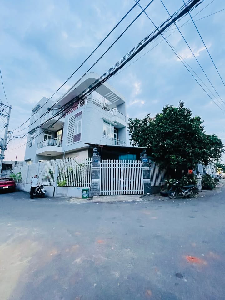 Nhà góc 2 mặt tiền Linh Xuân, Thủ Đức 120m² giá 8.6 tỷ - Vị trí đắc địa cho cả ở và kinh doanh!