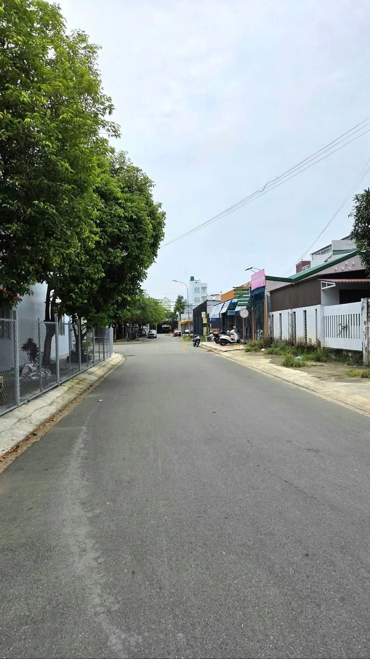 Nhà Rộng Đẹp Tại Đường Lê Chân, Rạch Giá 300m² - View Công Viên Thoáng Đãng!