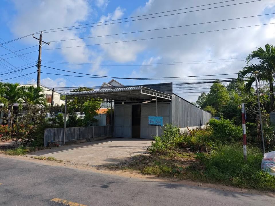 Kho bán tại Quốc lộ 53, Hòa Thuận 300m² giá 2.3 tỷ - Cơ hội đầu tư hấp dẫn!