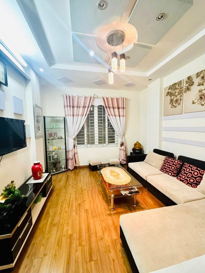 Nhà 5 tầng Đội Cấn, Ba Đình 4.15m² giá 10 tỷ - Vị trí đắc địa, tiện ích đầy đủ!