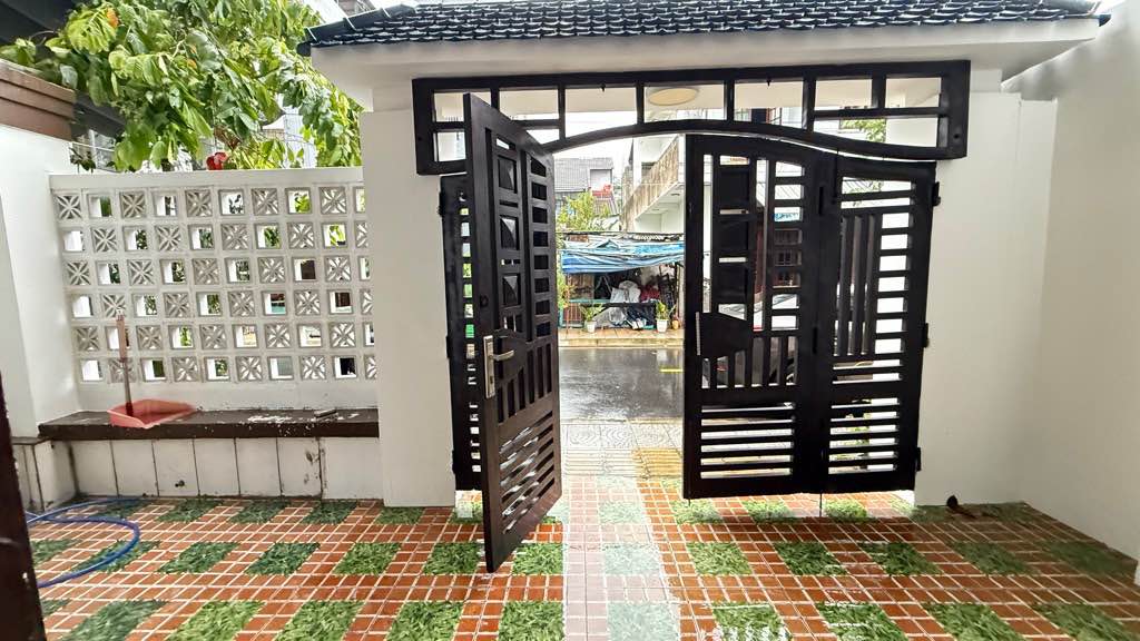 Nhà 2 tầng Ngũ Hành Sơn 90m² giá 7 tỷ - Cách biển chỉ vài bước chân!