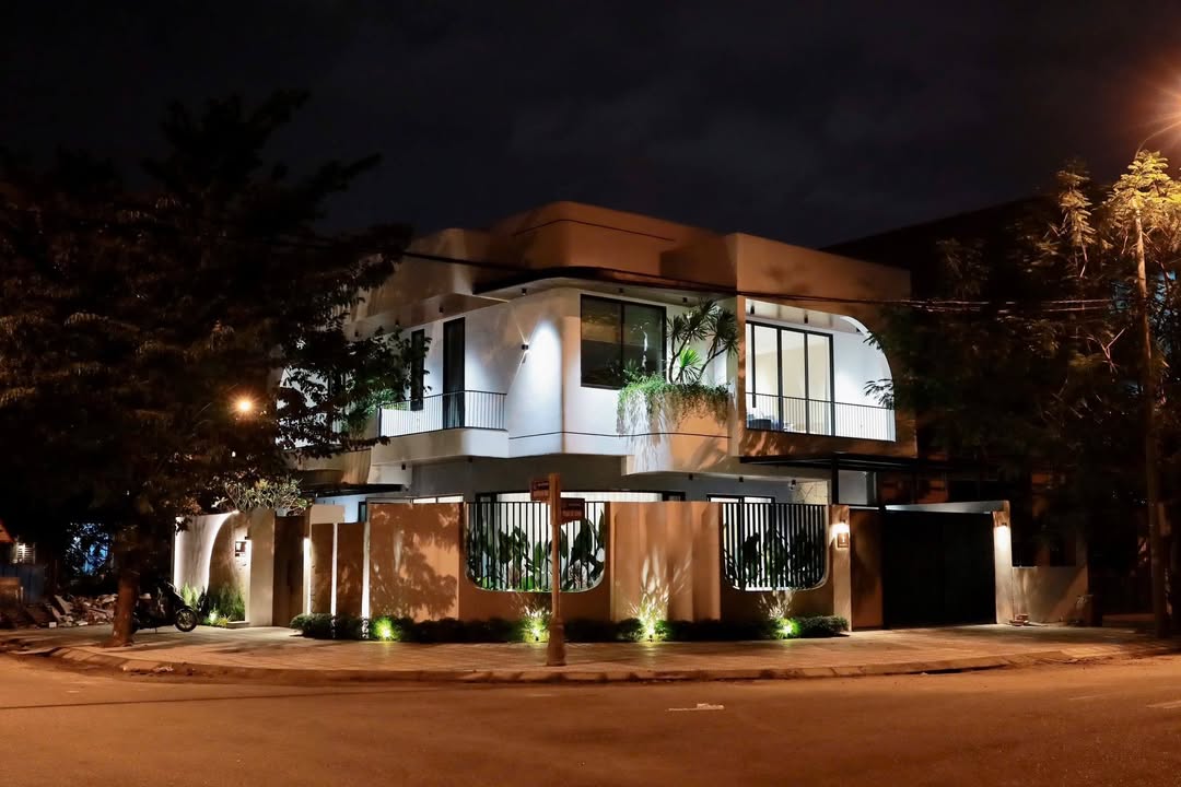 Biệt thự góc Phan Bá Vành, Nại Hiên Đông 194m² giá 24.5 tỷ - Thiết kế hiện đại, không gian mở!