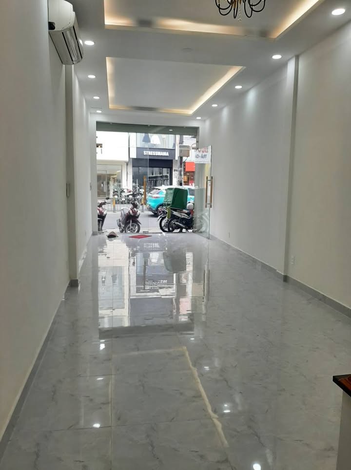 Nhà cho thuê mặt tiền Hồ Bá Kiện, Quận 10, diện tích 64m² - Kinh doanh sầm uất, giá chỉ 25 triệu!