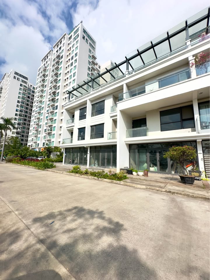 Nhà FrontHouse mặt đường Hoàng Quốc Việt, Hạ Long 102m² giá 20 tỷ - View biển tuyệt đẹp!