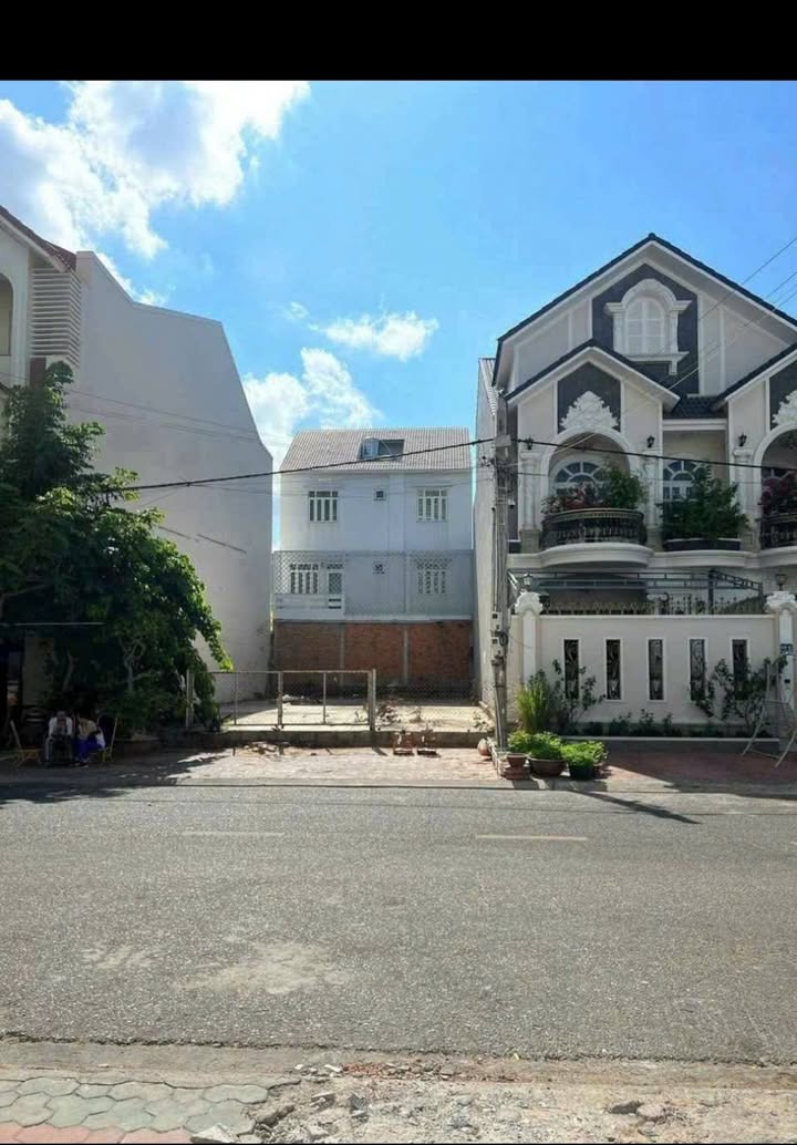 Đất nền liền kề Nguyên Hồng, Phan Thiết 215m² giá 9.5 tỷ - Đầu tư sinh lời nhanh!