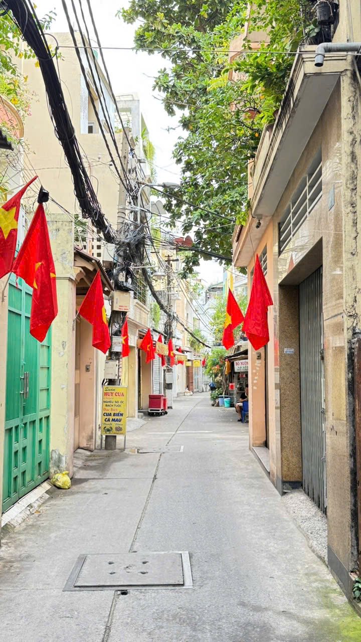 Nhà phố Phú Nhuận 81m² giá 12.45 tỷ - Thiết kế hiện đại, khu dân trí cao!