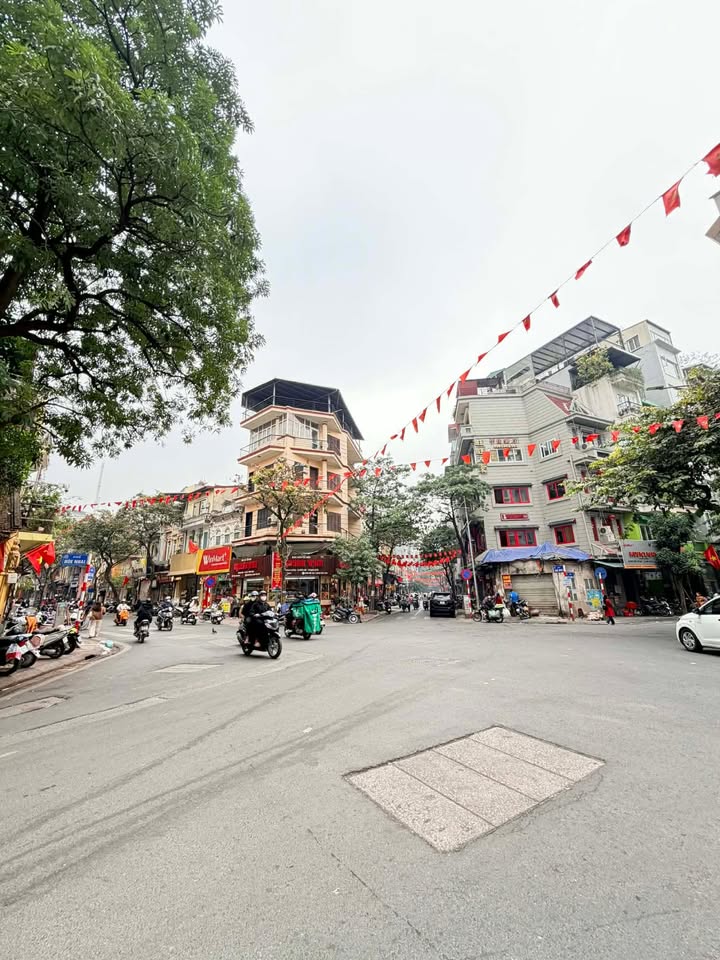 Nhà phố Hàng Than, Ba Đình 52m² giá 30 tỷ - Kinh doanh đỉnh cao!