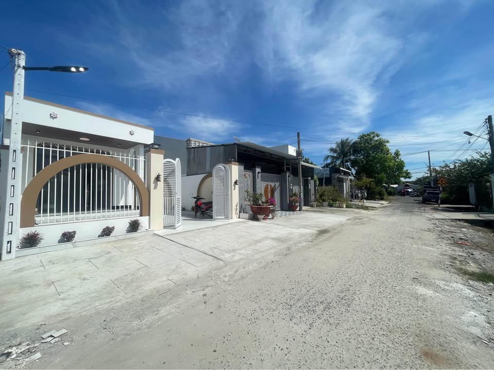 Nhà phố Nguyễn Văn Linh, Long Hoa 189m² giá 2.09 tỷ - Chính chủ bán gấp!