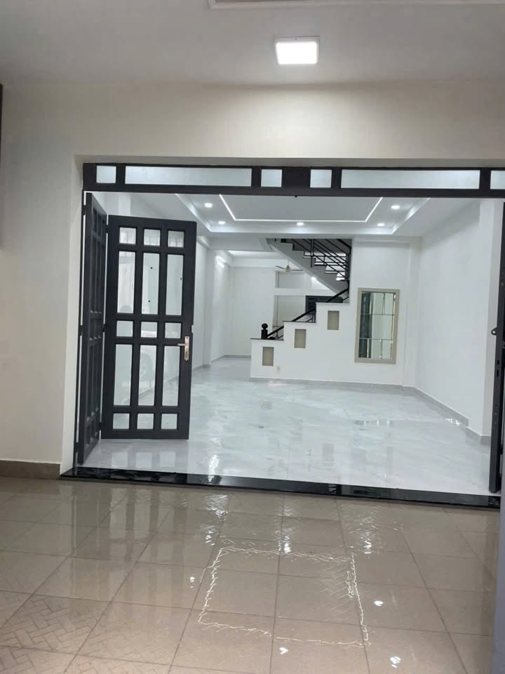 Nhà nguyên căn hẻm xe hơi Lê Văn Lương, Nhà Bè 90m² giá 12 triệu - Phù hợp làm văn phòng!