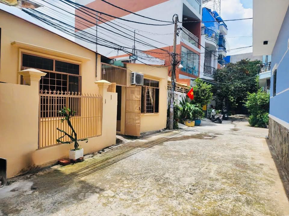 Nhà cấp 4 khu biệt thự ADC, Lũy Bán Bích 170m² giá 18 tỷ - Tiềm năng xây mới cao cấp!