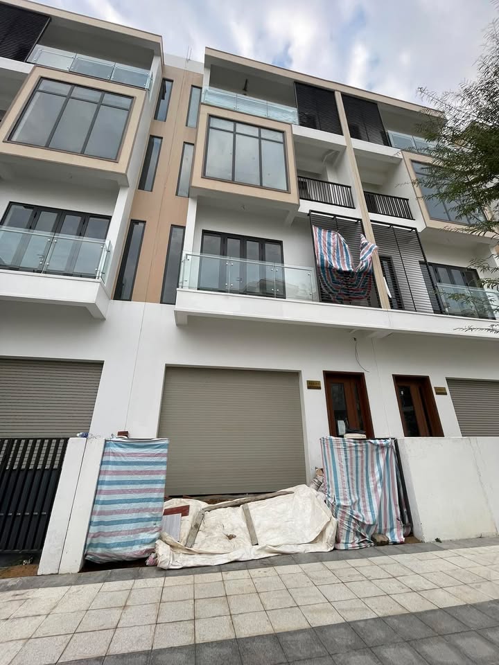 Căn nhà phố liền kề tại Long Hậu - 90m² giá 5.7 tỷ - Sổ hồng chính chủ!