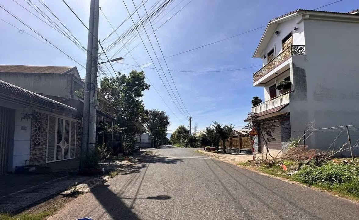 Nhà mặt tiền Bùi Thị Xuân, Bảo Lộc 258.5m² giá 5.9 tỷ - Kinh doanh thuận lợi!