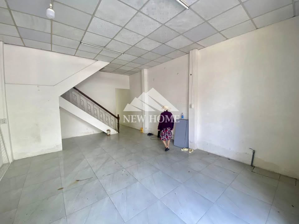 Cho thuê quán vịt quay mặt tiền Dã Tượng 100m² giá 12 triệu - Không gian rộng rãi, tiện nghi đầy đủ!