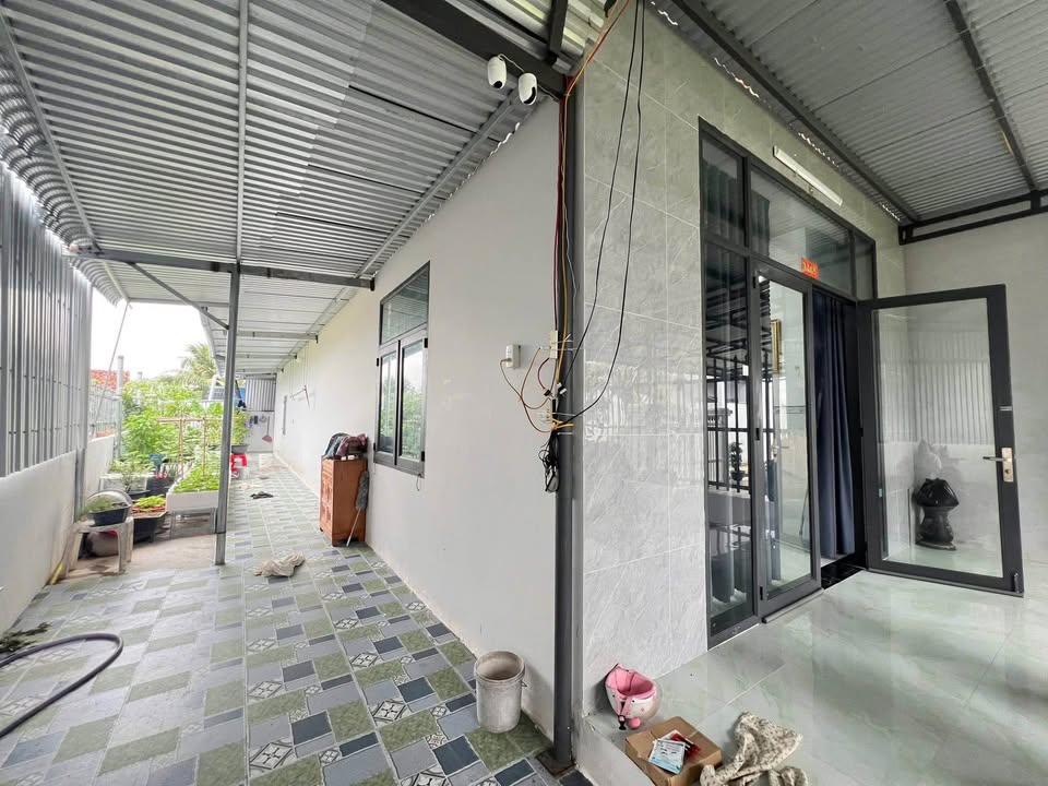 Nhà mới Vạn Phú 180m² giá 1 tỷ - Sổ đỏ chính chủ, ô tô vào tận nhà!