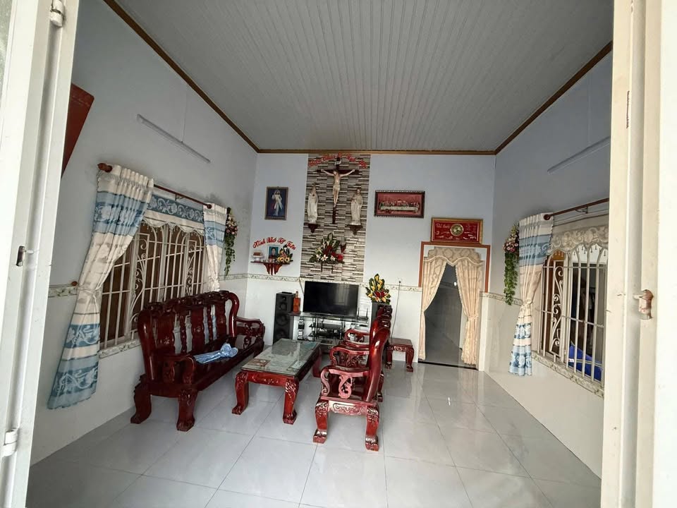 Nhà phố Phú Lâm, Đồng Nai 180m² giá 1.45 tỷ - Gần QL, thổ cư đầy đủ!