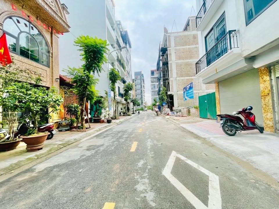 Nhà góc Ngọc Thụy 65m² giá 21 tỷ - Đầu tư sinh lời cực tốt!