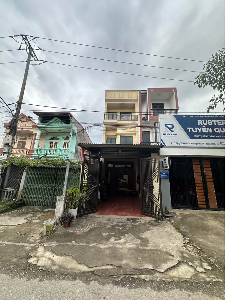 Nhà 3 tầng tổ 9 Nông Tiến Tuyên Quang 80m² giá 4 tỷ - Thiết kế hiện đại, gần trường học!