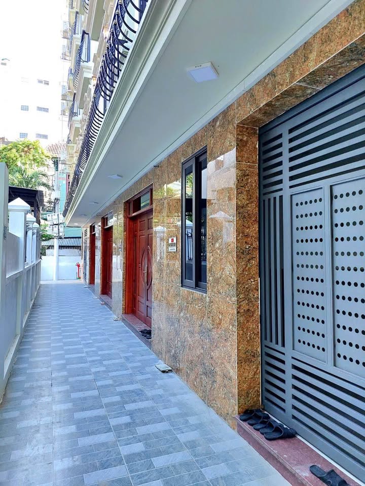 Căn hộ 7 tầng Xuân Phương 33m² giá 7 tỷ - Full nội thất, gần ĐH Công Nghiệp!