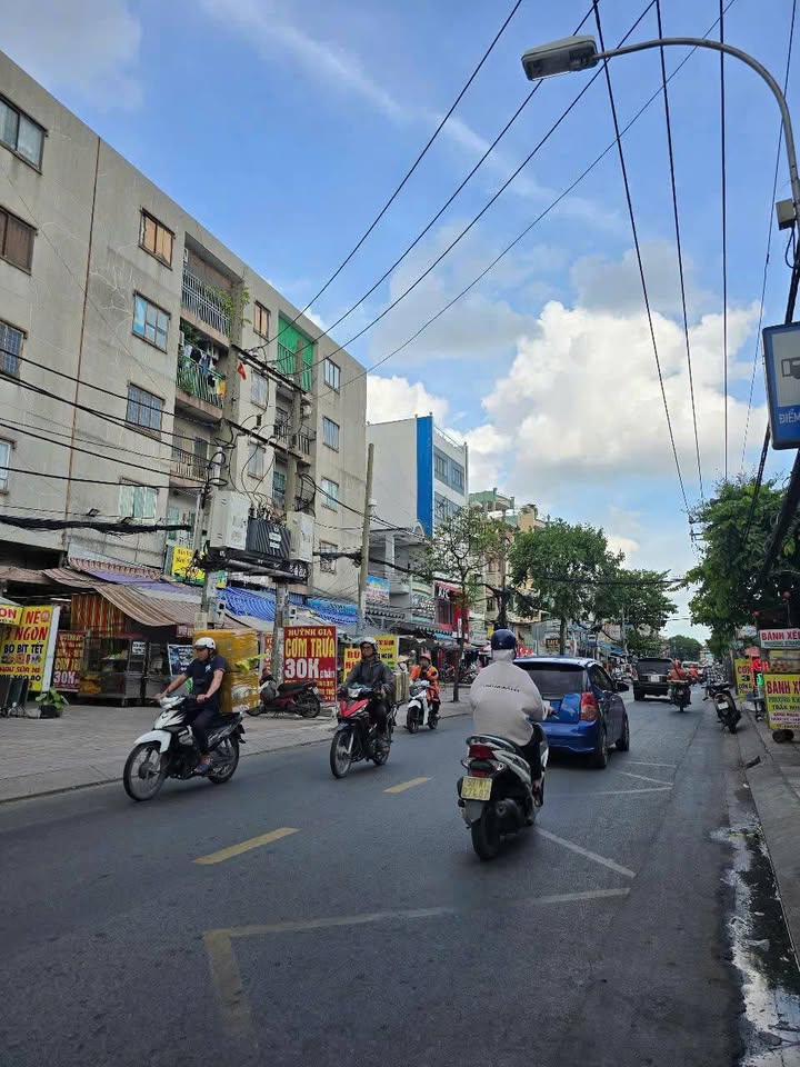 Nhà quận 6, Hồ Chí Minh 114m² giá 4 tỷ - Tiện xây mới, ô tô vào tận nhà!