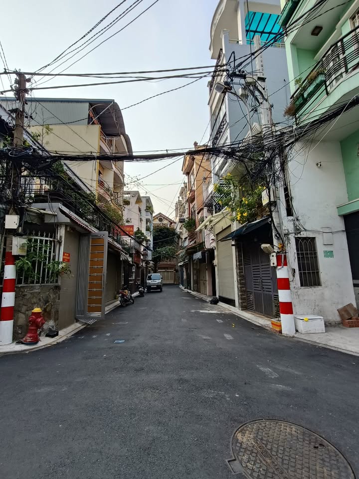 Nhà hẻm Lạc Long Quân, Tân Bình 30m² giá 4.5 tỷ - Đầu tư sinh lời!