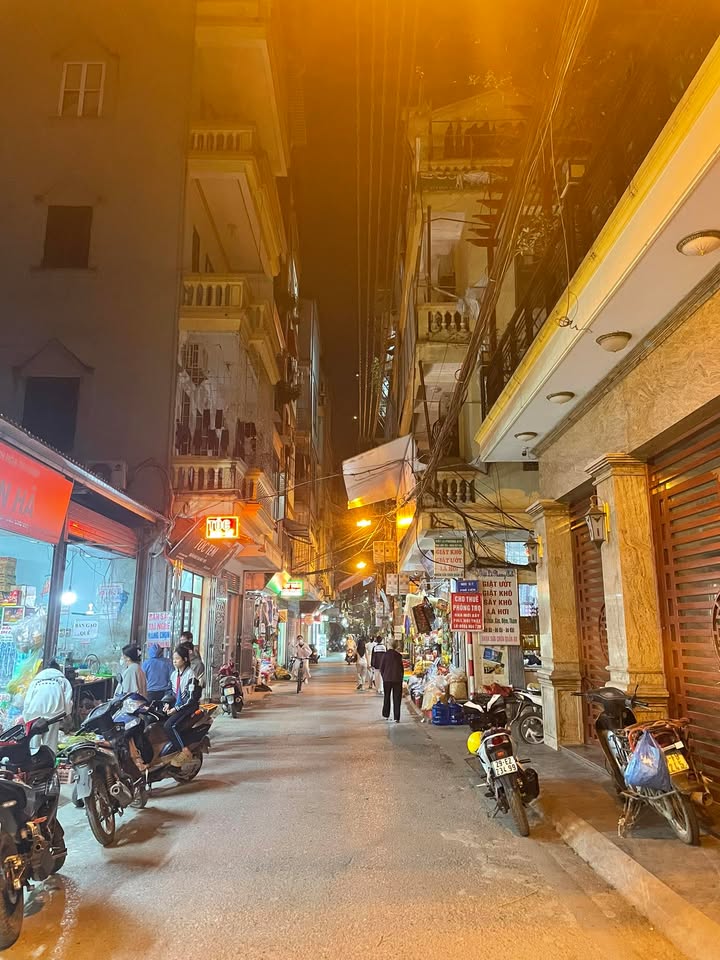 Nhà phố Tây Hồ 40m² giá thỏa thuận - Ô tô tải đỗ cổng, thang máy