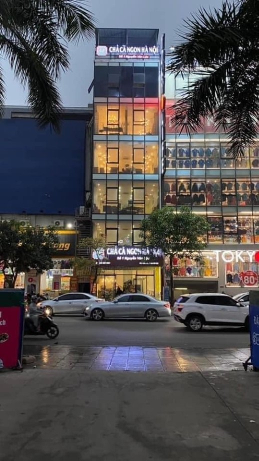 Nhà mặt phố Lạc Long Quân, Tây Hồ 70m² giá 50 tỷ - Kinh doanh sầm uất!