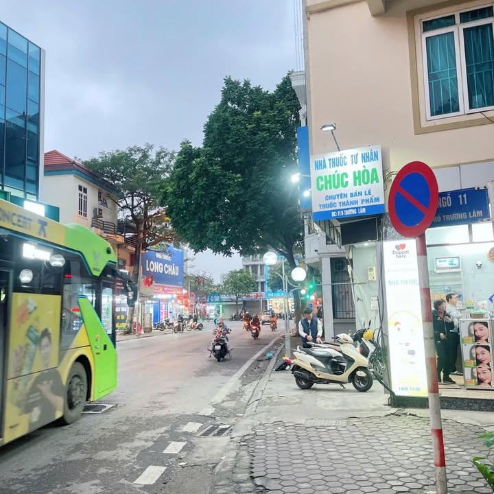 Mặt phố Trường Lâm 40m² giá 11.5 tỷ - Kinh doanh thuận lợi ngay trung tâm!