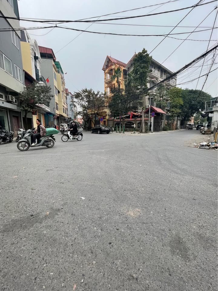 Nhà C4 Phú Lương 41m² giá 4.5 tỷ - Gần ngã tư sầm uất!