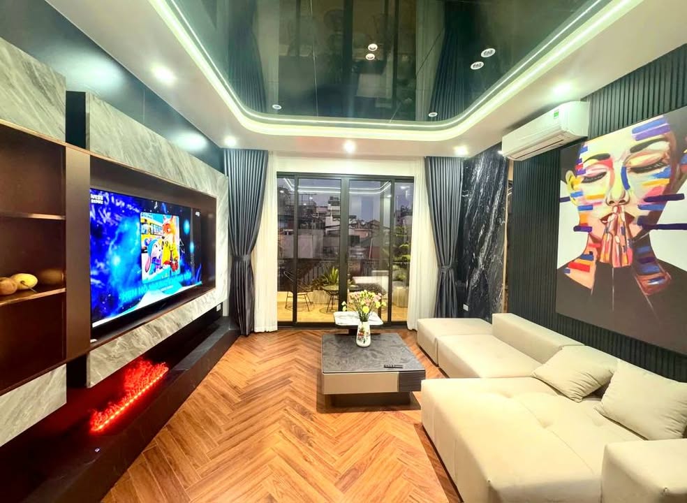 Nhà phố Dương Quảng Hàm, Cầu Giấy 40m² giá 11.x tỷ - Thiết kế hiện đại, thang máy tiện nghi!