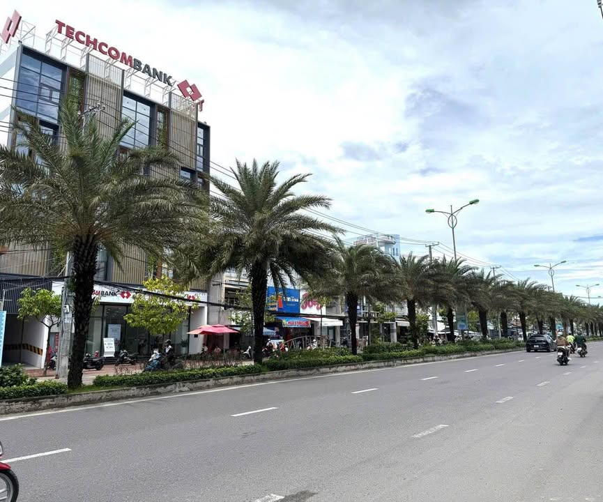 Nhà phố Cà Mau 124.2m² giá 13 tỷ - Sổ hồng chính chủ, gần cầu Gành Hào!