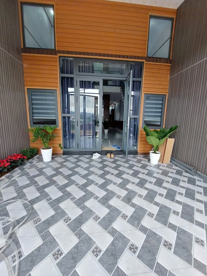 Nhà phường 7 Đà Lạt 170m² giá 2.55 tỷ - Ô tô đậu trong sân